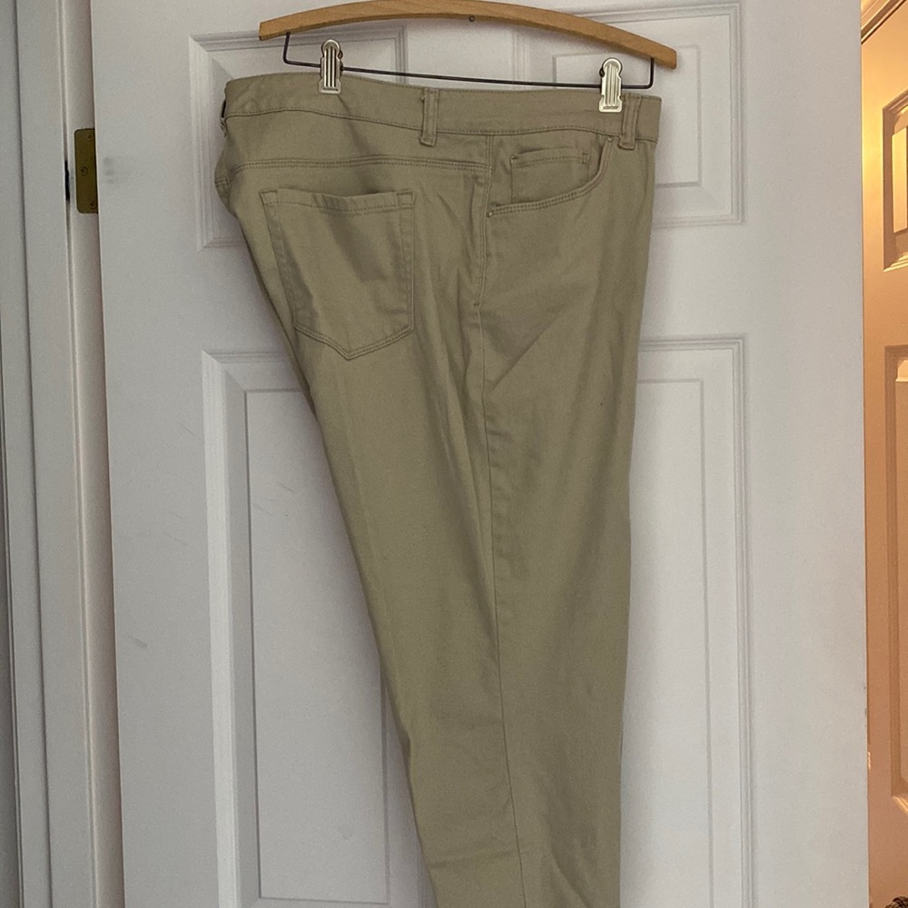 Khaki colored 5 pocket Jeans